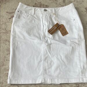 Point Zero Classic White Pencil Skirt
